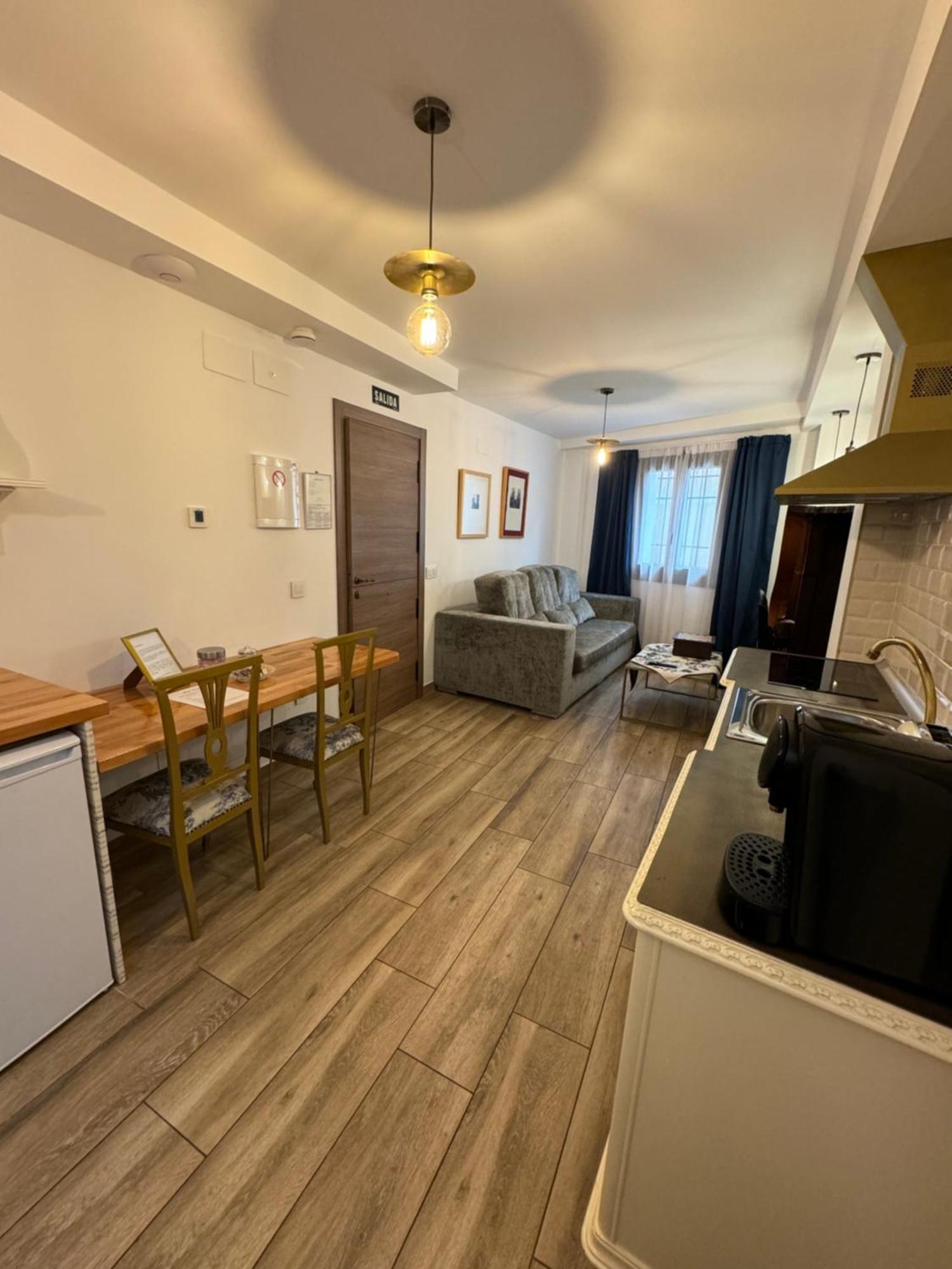 Ateneo Cuenca Suites Con Cocina En El Casco Historico Exterior foto